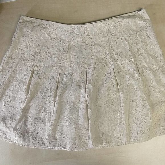 Kensie Pleated Lace Floral Overlay Skirt 12 - Picture 8 of 8